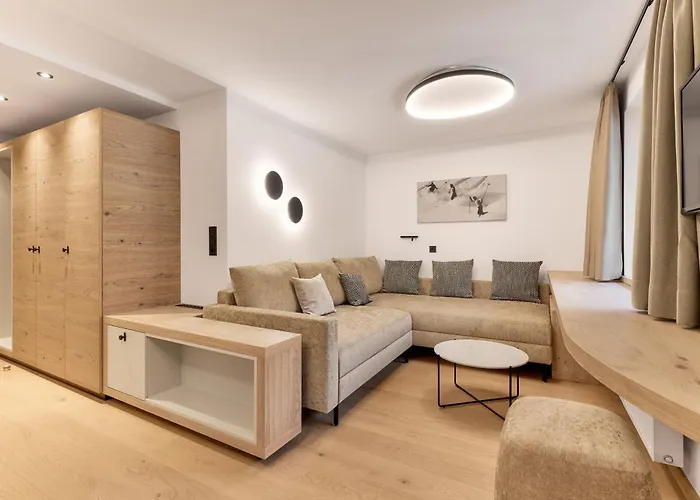 Quality Hosts Arlberg - Hotel Goldenes Kreuz B&B - Sommerkarte Premium Inklusive