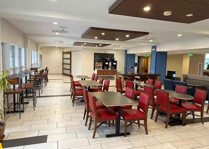 Holiday Inn Express & Suites Tracy By Ihg
