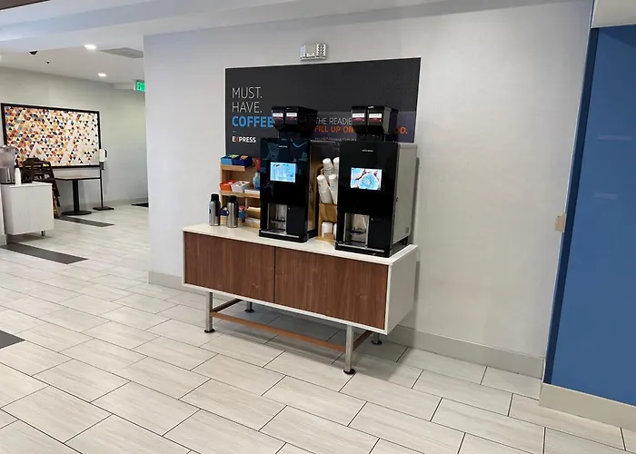 Holiday Inn Express & Suites Tracy By Ihg