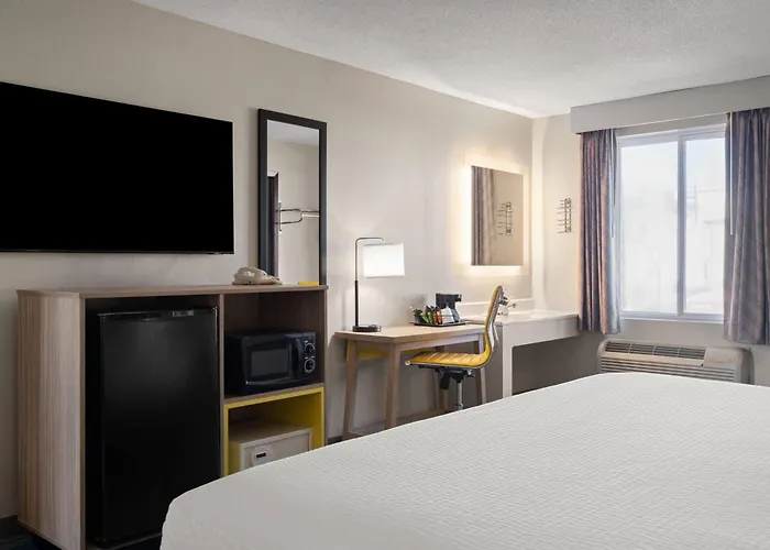 Days Inn By Wyndham Jamestown