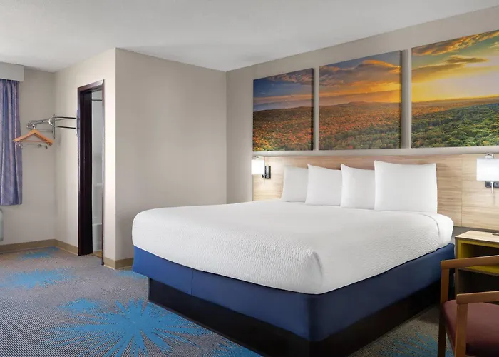 Days Inn By Wyndham Jamestown