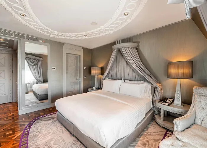 Wyndham Grand Istanbul Kalamis Marina Hotel
