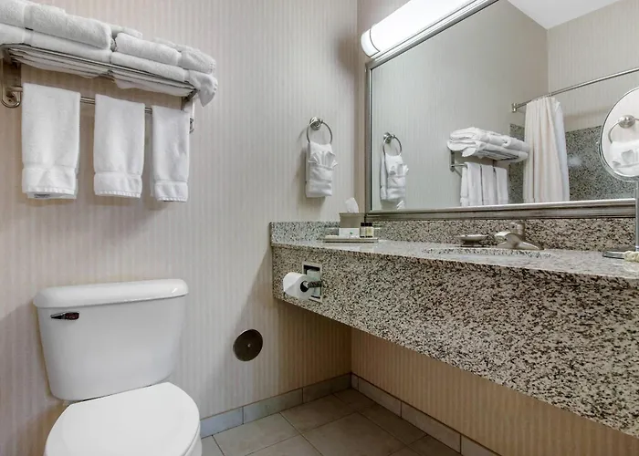 Norfolk Lodge & Suites, An Ascend Collection Hotel