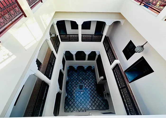 Hotel Cecil