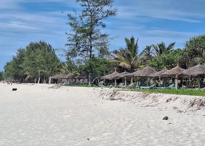 Kipepeo Beach And Village