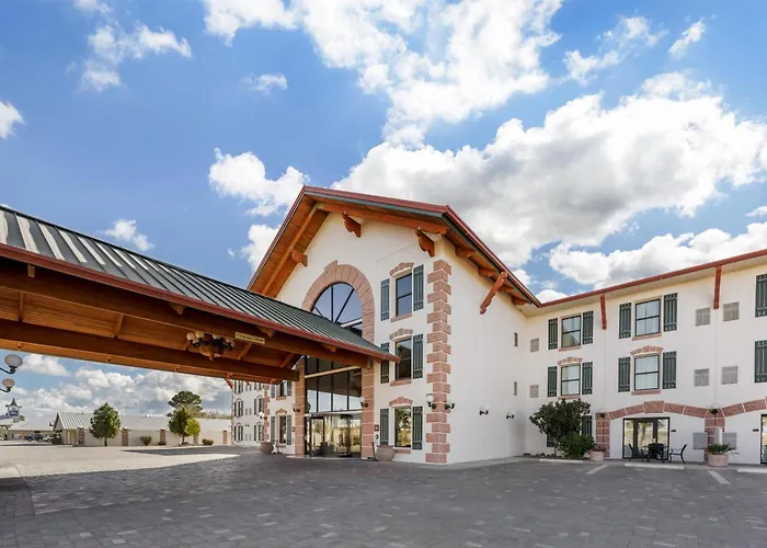 Best Western Plus Swiss Chalet Hotel & Suites