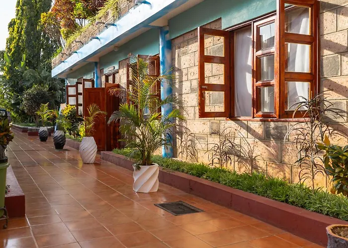 Miryams Village Inn Safari Lodge