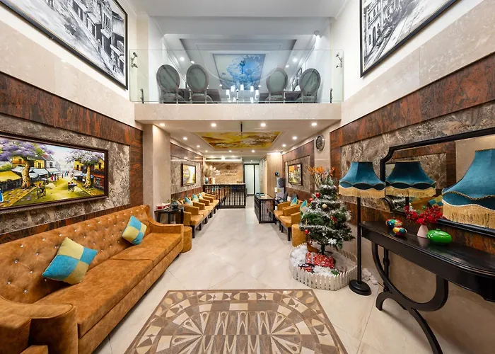 Golden Legend Palace Hotel & Travel