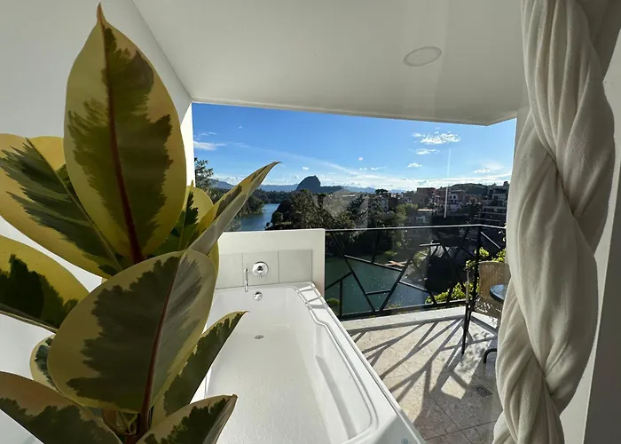 La Madriguera Hotel Guatape Con Embalse