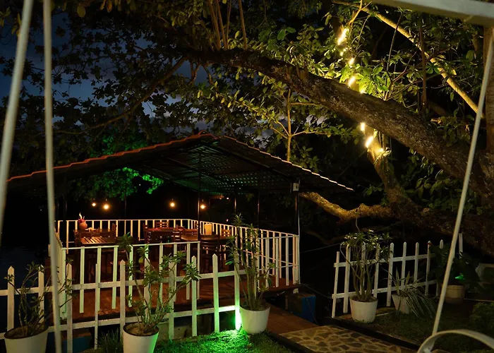 Scenery River Star Hotel