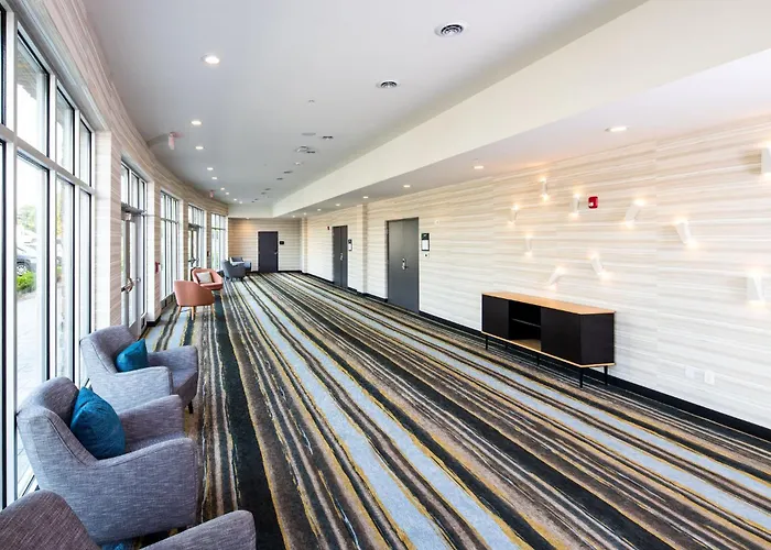 Holiday Inn & Suites Detroit - Troy By Ihg