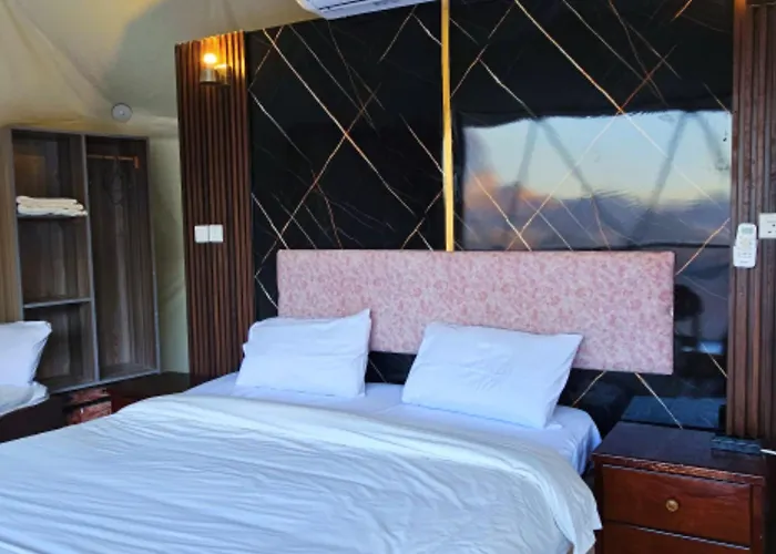 Rum Plaza Luxury Camp