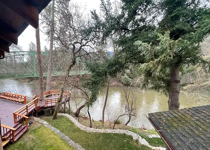 The Lindsay Lodge