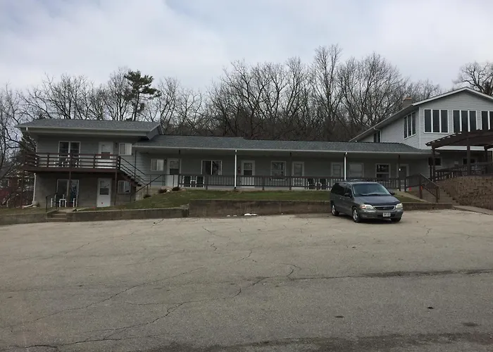Little Bluff Inn