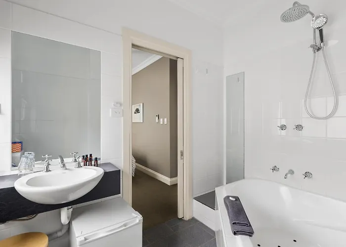 Athelstane Hotel