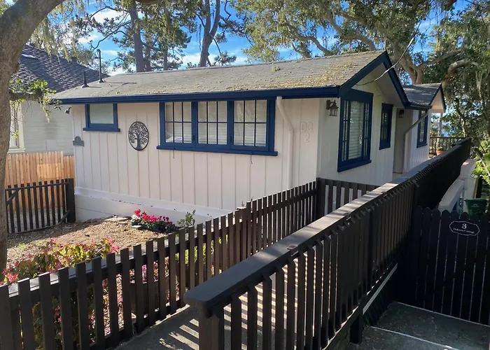 Carmel Dolores Cottages