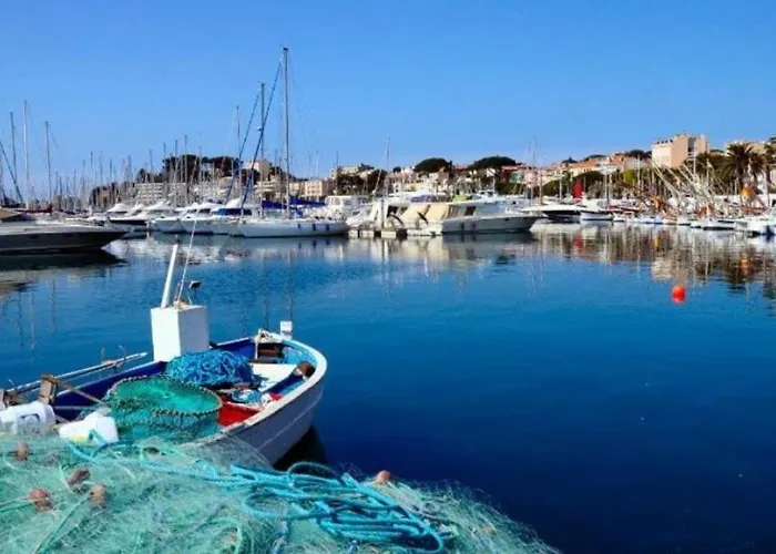 Joli studio les pieds dans l eau avec place de Parking gratuite
