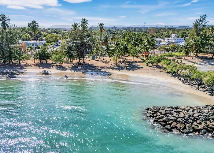 Aqua Terrazas Studio 3 - Beachfront, Pool, Local Fun & Dining