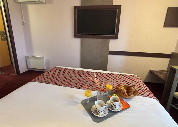 Brit Hotel Les Evens