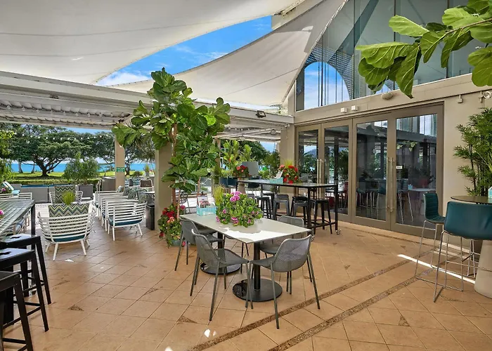 Cairns Harbourside Hotel