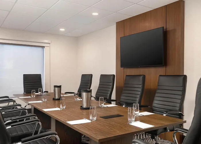 Hampton Inn & Suites By Hilton Windsor