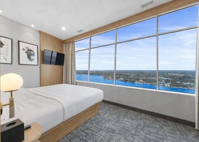 Tower Hotel At Fallsview
