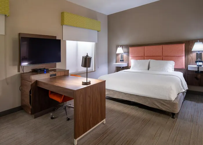 Newly Renovated Hampton Inn Omaha West Lakeside