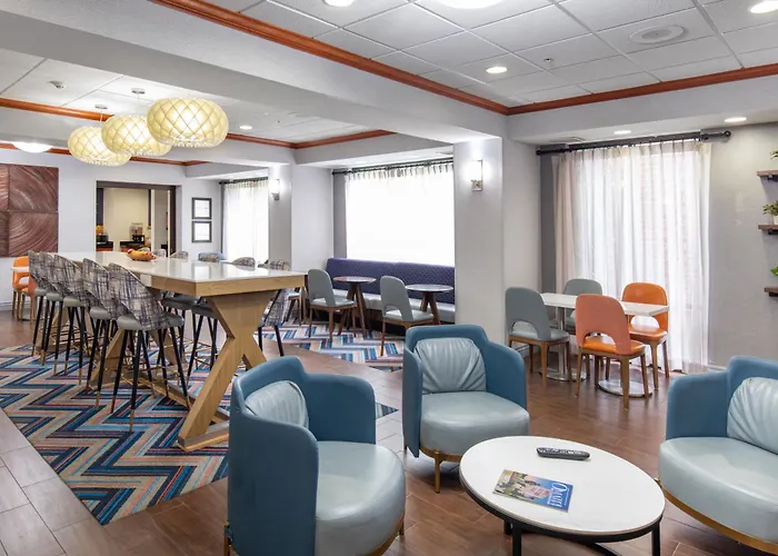 Newly Renovated Hampton Inn Omaha West Lakeside