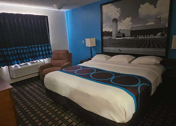Super 8 By Wyndham Lincoln West