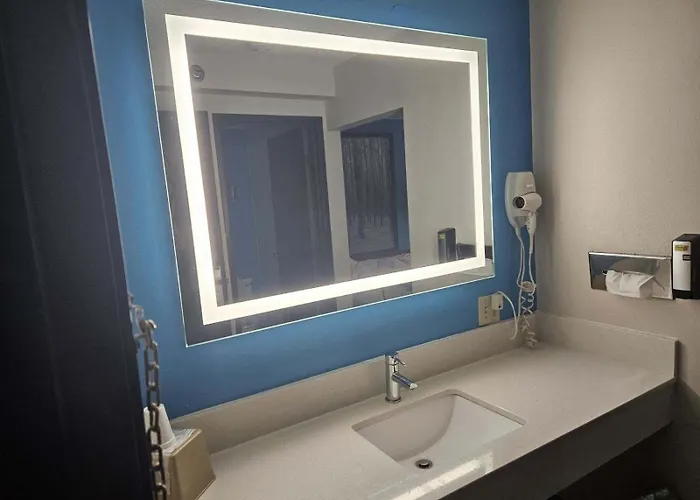 Super 8 By Wyndham Lincoln West