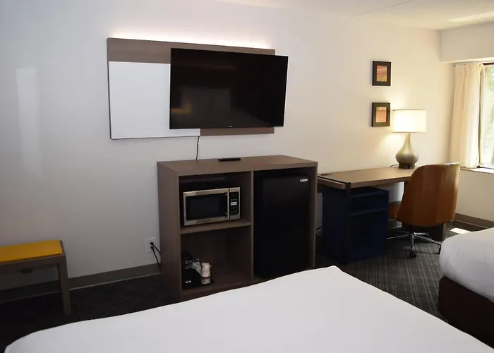 Comfort Inn & Suites Syracuse-Carrier Circle