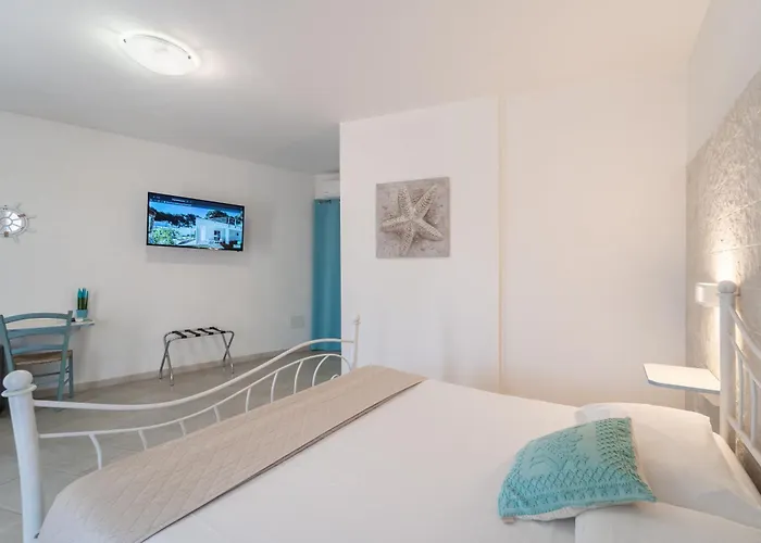 Angolo Mare Apartments & Rooms