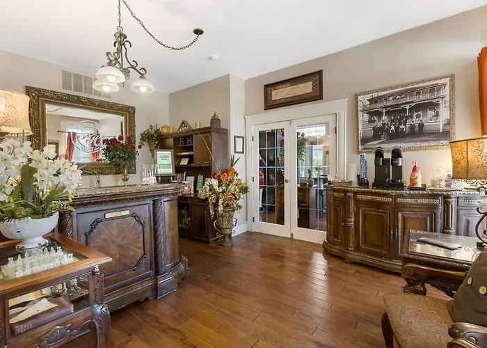 Dreams2Reality | Historic Branson Hotel - Serendipity Room - Downtown