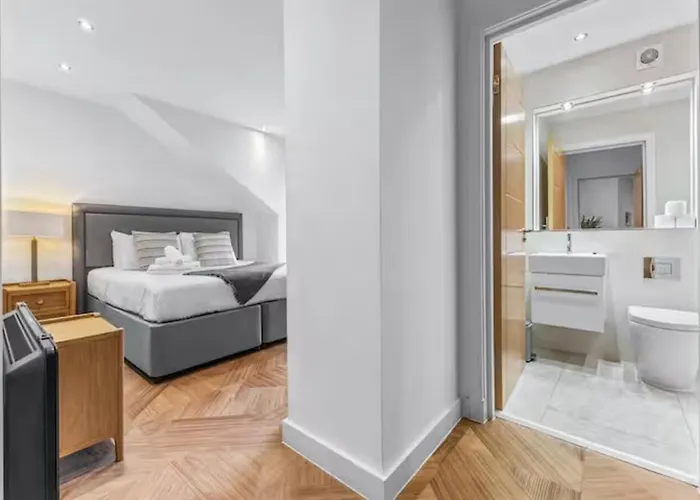 Modern 3 Bed Apartment Near Manchester City Centre - Pass The Keys