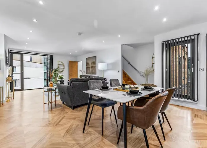 Modern 3 Bed Apartment Near Manchester City Centre - Pass The Keys