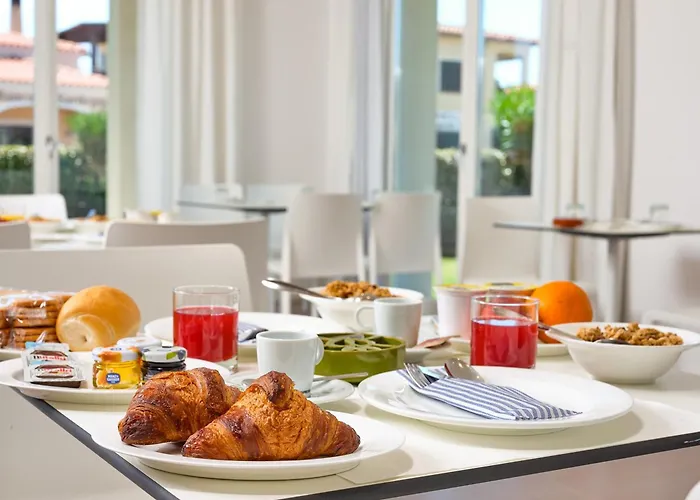 Isa - Hotel With Panoramic Swimming Pool In Porto San Paolo Just 850 Mt From The Sea