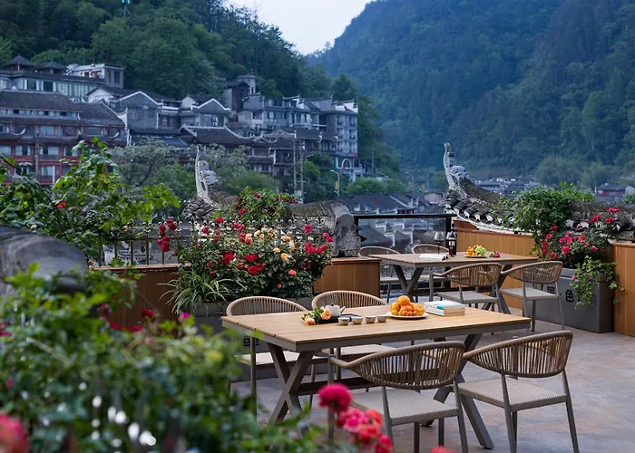 Ink-Colored Homestay Rainbow Bridge Branch, Fenghuang Ancient Town