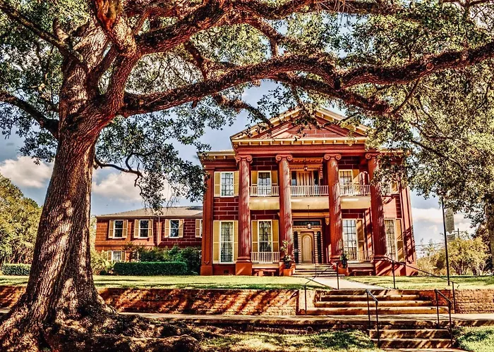 Magnolia Hall - Henderson Suite - King Suite