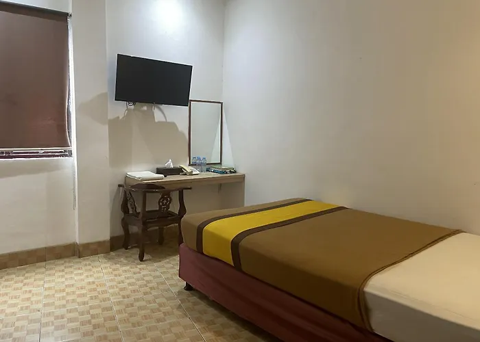 Hotel O Near Mall Panakukkang Formerly Al-Badar Hotel Syariah