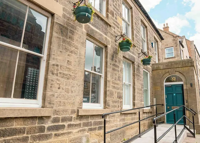 32 Bondgate Without