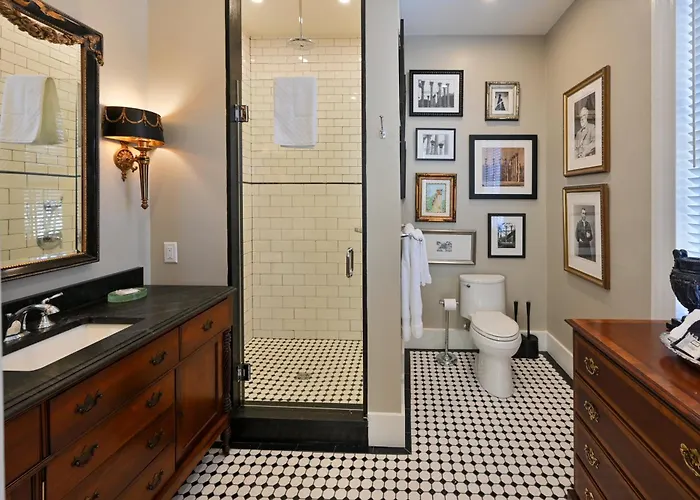 Magnolia Hall - Henderson Suite - King Suite