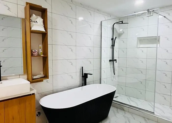 Feliza Hotel And Suites