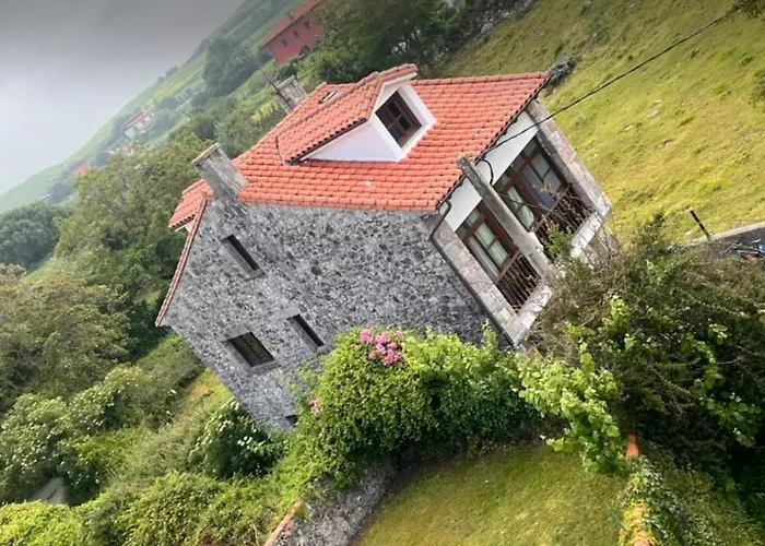 Casa de piedra reformada, playa Poo, Llanes