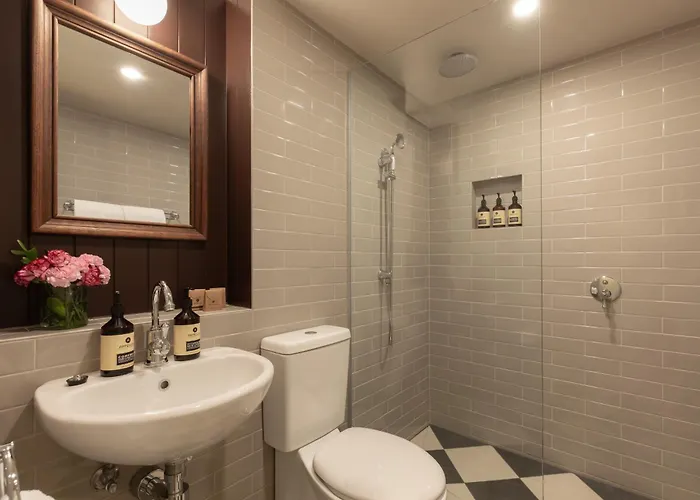 Hadley'S Orient Hotel