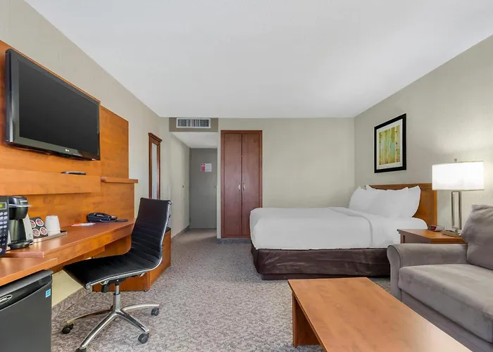 Clarion Hotel & Suites