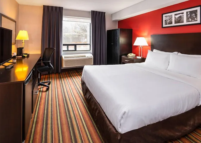 Comfort Hotel & Suites