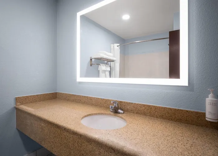 Days Inn By Wyndham Dodge City