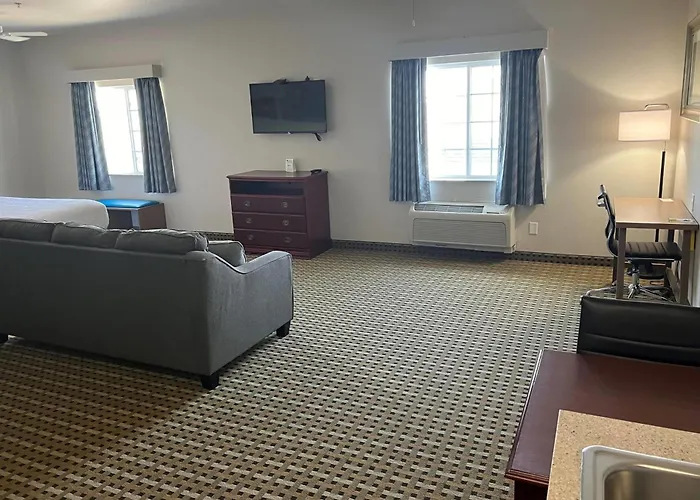 Days Inn & Suites By Wyndham Columbus Ne
