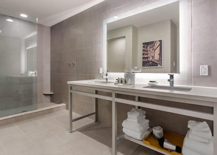 Cambria Hotel Philadelphia Downtown - Center City
