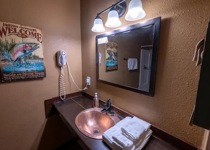 Shaver Lake Village Hotel